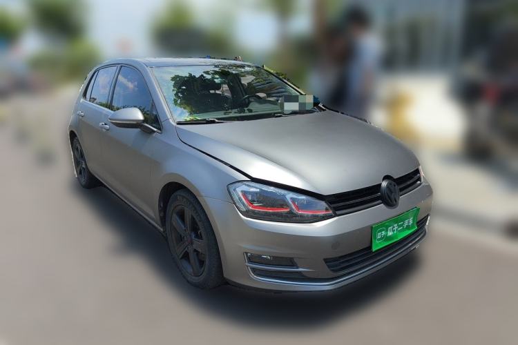 Used Volkswagen Golf 2015 1.4TSI Automatic Luxury Model Front Right 45 Deg