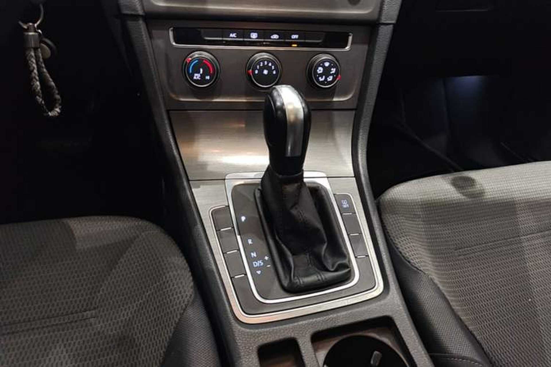 Used Volkswagen Golf 2015 1.4TSI Automatic Comfort Model Gear Lever
