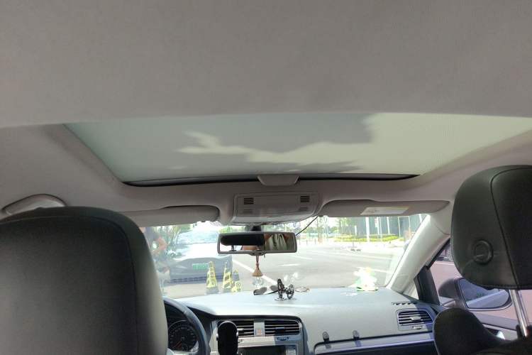Used Volkswagen Golf 2015 1.4TSI Automatic Luxury Model Headliner