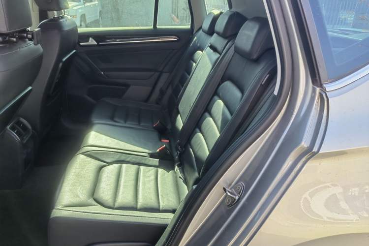 Used Volkswagen Golf 2015 1.4TSI Sportsvan Interior 1