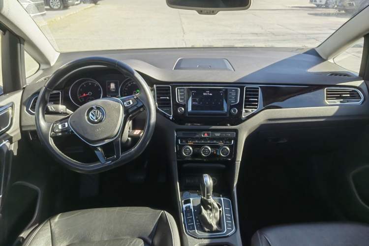 Used Volkswagen Golf 2015 1.4TSI Sportsvan Interior 2