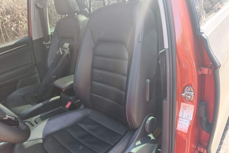 Used Volkswagen Golf 2015 1.4TSI Sportsvan Left Front Seat