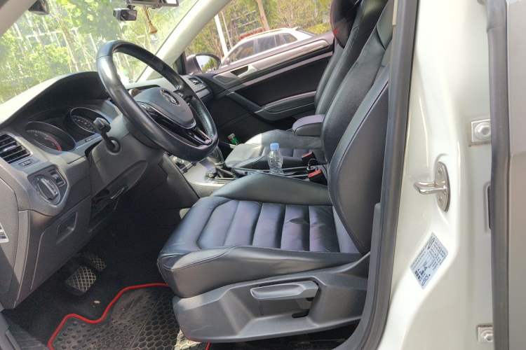 Used Volkswagen Golf 2015 1.4TSI Automatic Luxury Model Left Front Seat