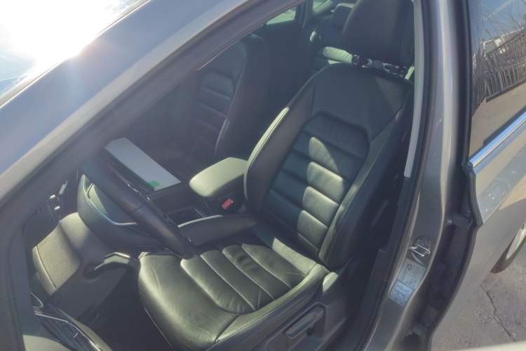 Used Volkswagen Golf 2015 1.4TSI Sportsvan Left Front Seat