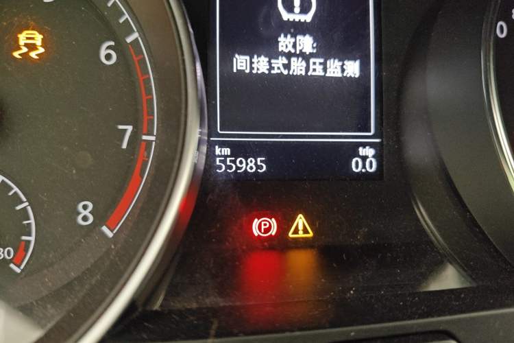 Used Volkswagen Golf 2015 1.4TSI Automatic Comfort Model Odometer Close Up