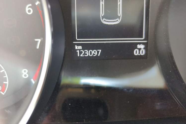 Used Volkswagen Golf 2015 1.4TSI Automatic Luxury Model Odometer Close Up