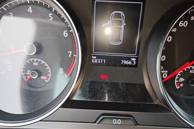 Used Volkswagen Golf 2015 1.6L Automatic Comfort Model Odometer Close Up