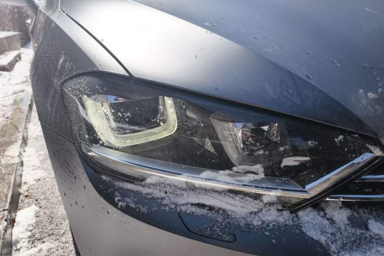 Used Volkswagen Golf 2015 1.4TSI Sportsvan Right Front Headlight