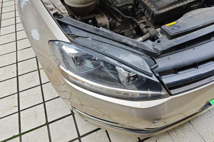 Used Volkswagen Golf 2015 1.6L Automatic Comfort Model Right Front Headlight