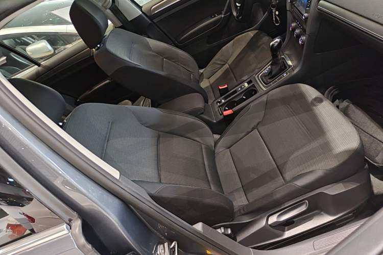 Used Volkswagen Golf 2015 1.4TSI Automatic Comfort Model Right Front Seat