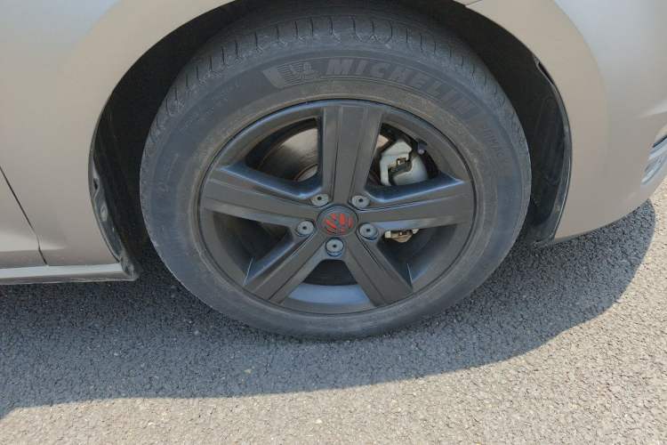 Used Volkswagen Golf 2015 1.4TSI Automatic Luxury Model Right Front Wheel Hub