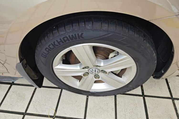 Used Volkswagen Golf 2015 1.6L Automatic Comfort Model Right Front Wheel Hub