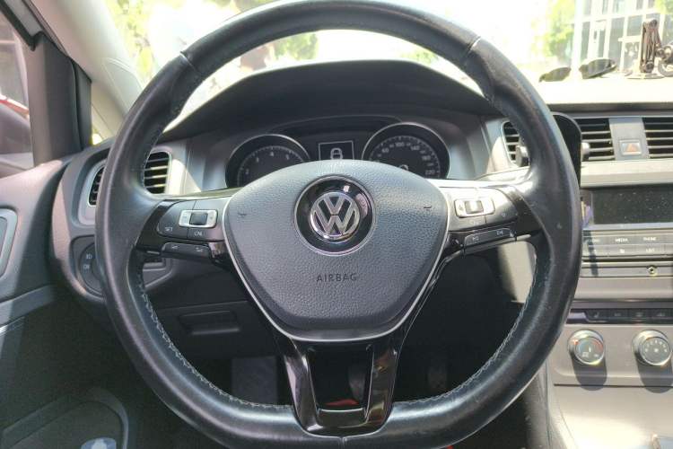 Used Volkswagen Golf 2015 1.4TSI Automatic Luxury Model Steering Wheel