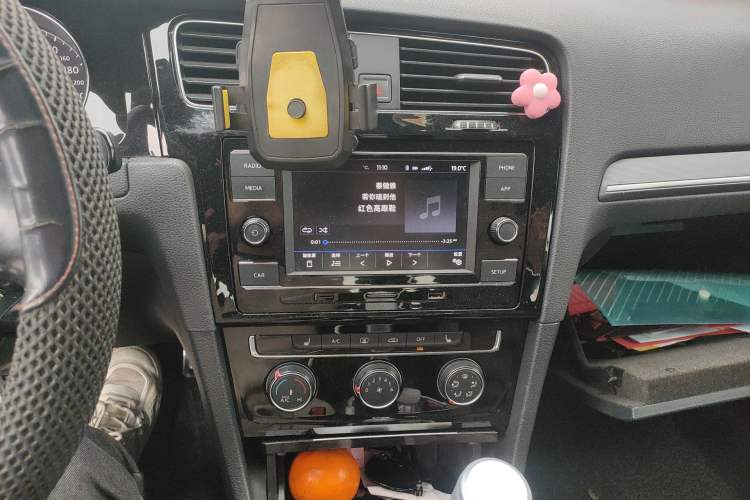Used Volkswagen Golf 2015 1.4TSI Manual R-Line Audio And AC Panel