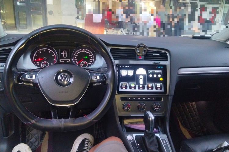 Used Volkswagen Golf 2015 1.4TSI Automatic Luxury Model Center Console
