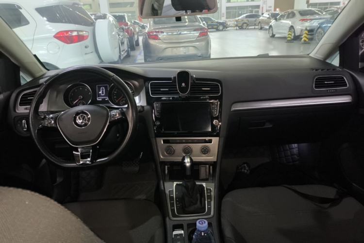 Used Volkswagen Golf 2015 1.4TSI Automatic Comfort Model Center Console