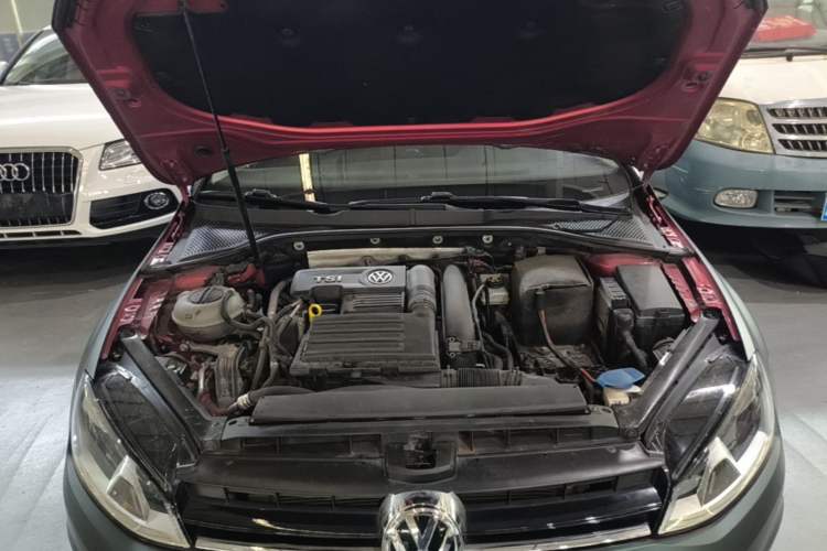Used Volkswagen Golf 2015 1.4TSI Automatic Comfort Model Engine Bay