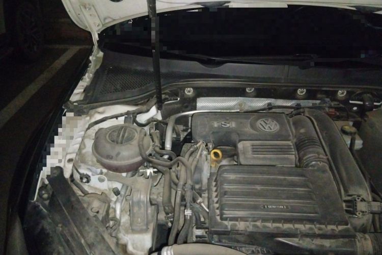 Used Volkswagen Golf 2015 1.4TSI Automatic Luxury Model Engine Bay Right