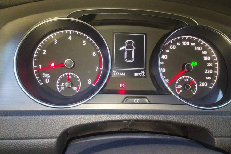 Used Volkswagen Golf 2015 1.4TSI Automatic Luxury Model Instrument Cluster