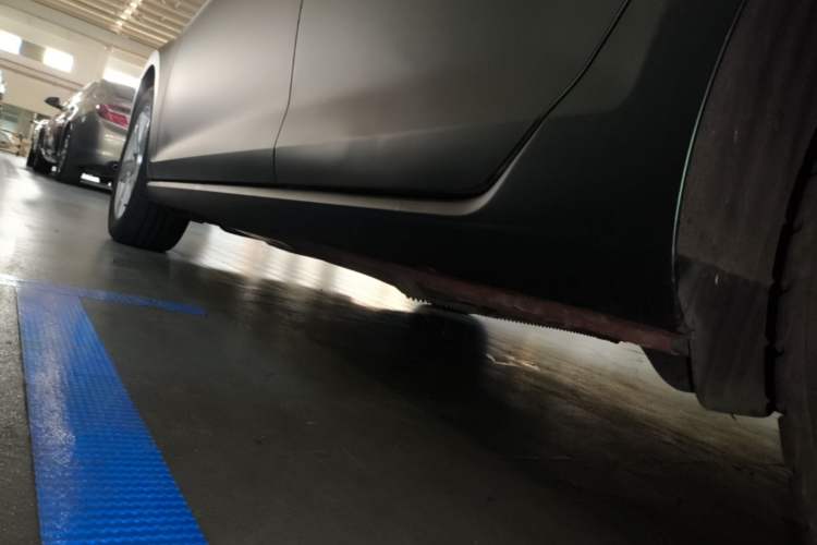 Used Volkswagen Golf 2015 1.4TSI Automatic Comfort Model Left Side Sill