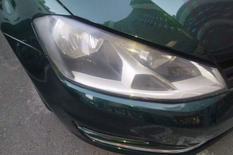 Used Volkswagen Golf 2015 1.4TSI Automatic Luxury Model Right Front Headlight