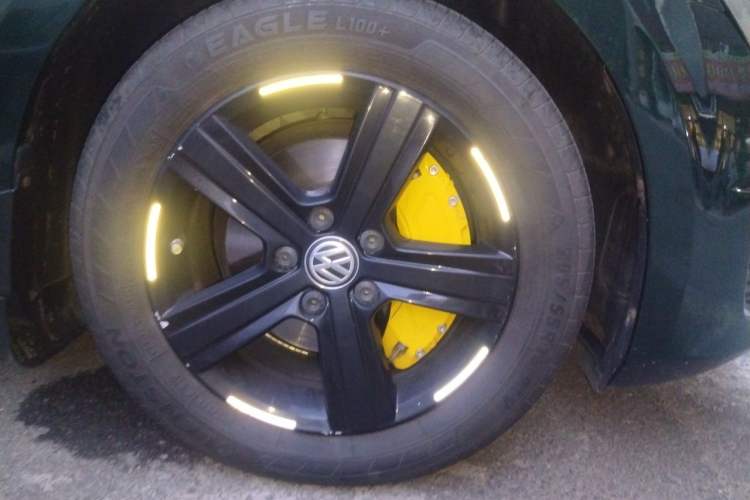 Used Volkswagen Golf 2015 1.4TSI Automatic Luxury Model Right Front Wheel Hub