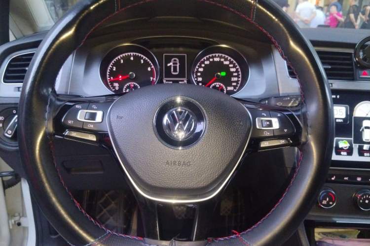 Used Volkswagen Golf 2015 1.4TSI Automatic Luxury Model Steering Wheel