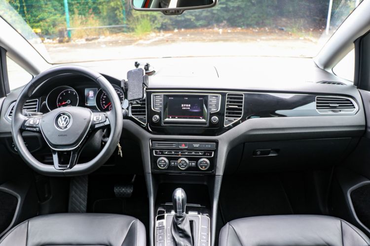 Used Volkswagen Golf 2015 1.4TSI Sportsvan Interior 7