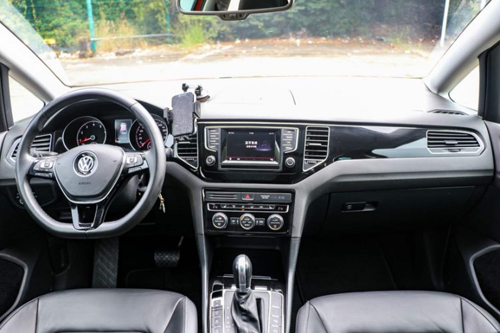 Used Volkswagen Golf 2015 1.4TSI Sportsvan Interior 7