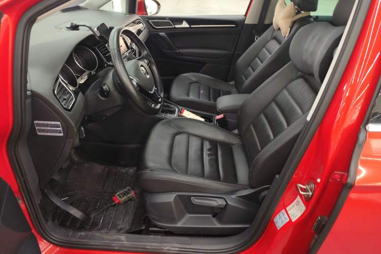 Used Volkswagen Golf 2015 1.4TSI Sportsvan Left Front Seat