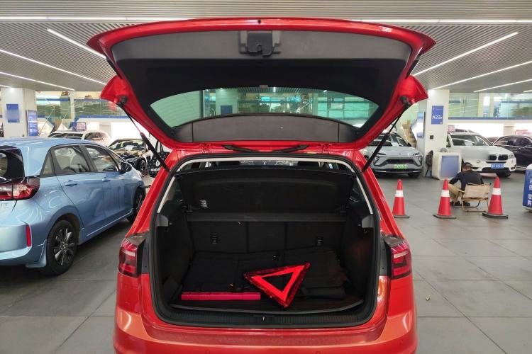 Used Volkswagen Golf 2015 1.4TSI Sportsvan Trunk