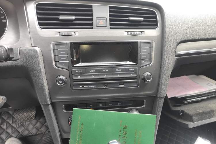 Used Volkswagen Golf 2015 1.6L Automatic Comfort Model Audio And AC Panel