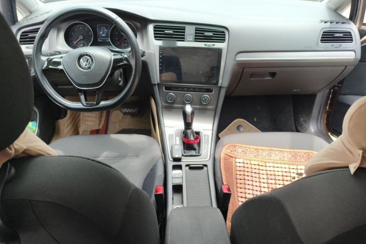 Used Volkswagen Golf 2015 1.6L Automatic Comfort Model Center Console