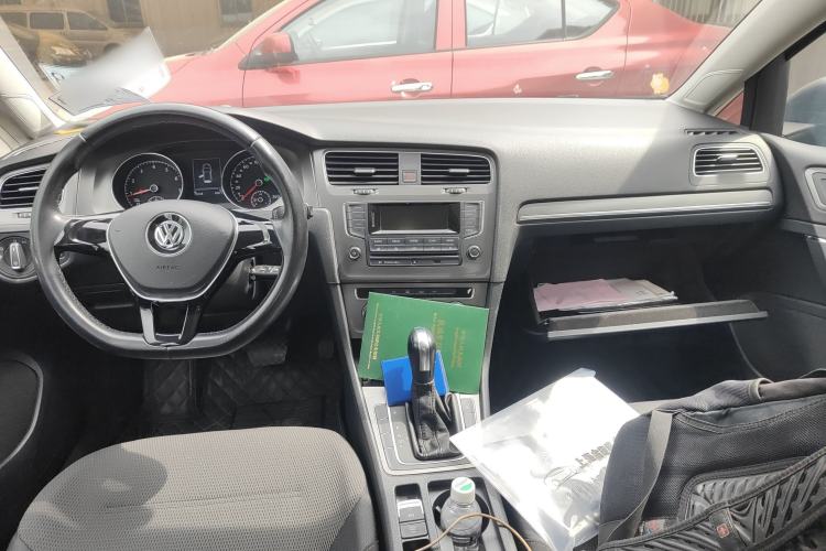 Used Volkswagen Golf 2015 1.6L Automatic Comfort Model Center Console