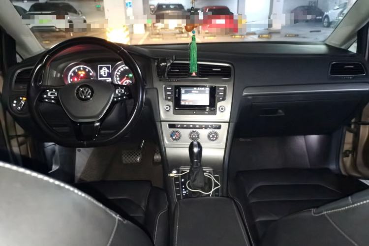 Used Volkswagen Golf 2015 1.4TSI Automatic Luxury Model Center Console