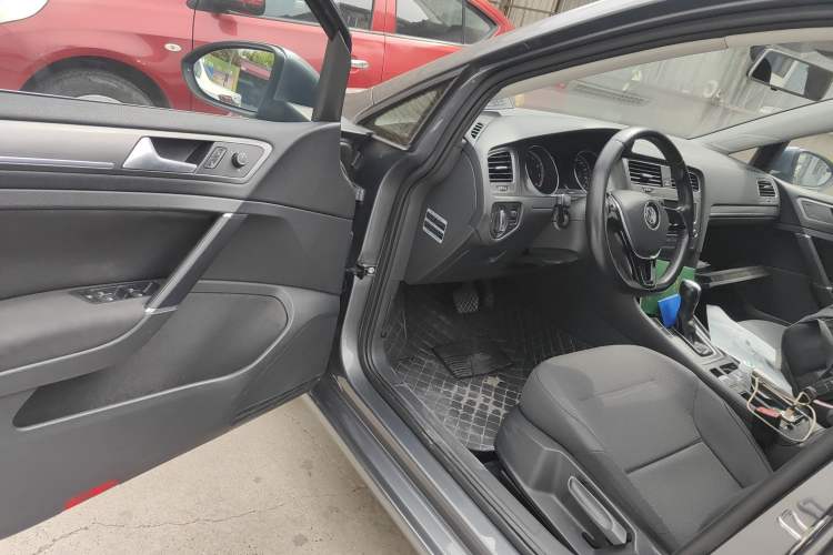 Used Volkswagen Golf 2015 1.6L Automatic Comfort Model Driver Seat