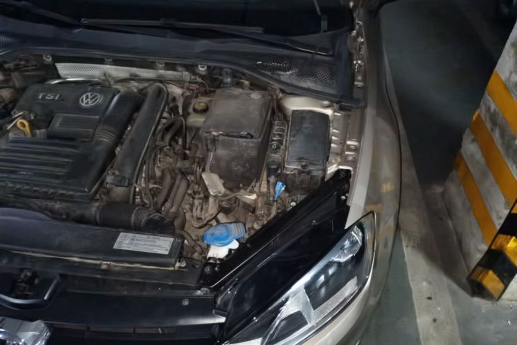 Used Volkswagen Golf 2015 1.4TSI Automatic Luxury Model Engine Bay Left