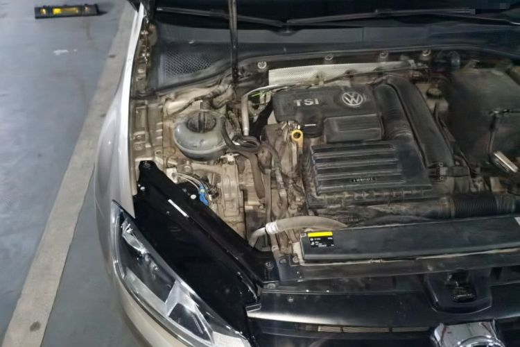 Used Volkswagen Golf 2015 1.4TSI Automatic Luxury Model Engine Bay Right