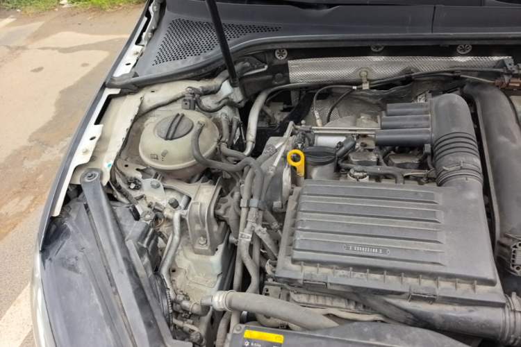 Used Volkswagen Golf 2015 1.4TSI Automatic Flagship Model Engine Bay Right