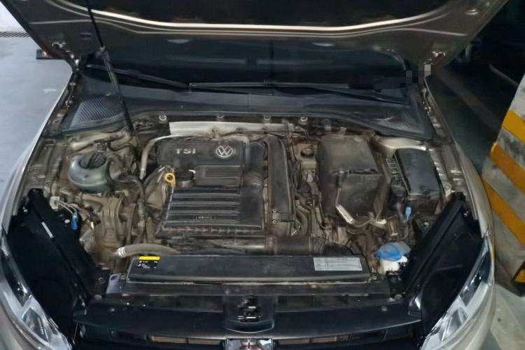 Used Volkswagen Golf 2015 1.4TSI Automatic Luxury Model Engine Bay