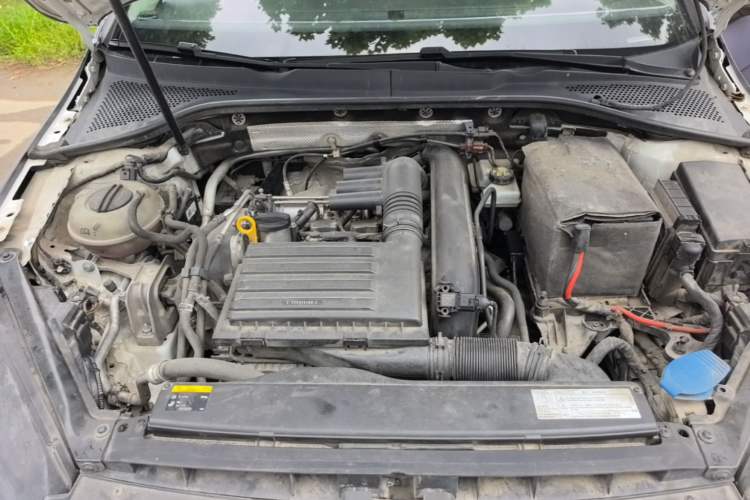 Used Volkswagen Golf 2015 1.4TSI Automatic Flagship Model Engine Bay