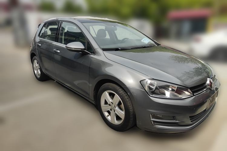Used Volkswagen Golf 2015 1.6L Automatic Comfort Model Front Right 45 Deg