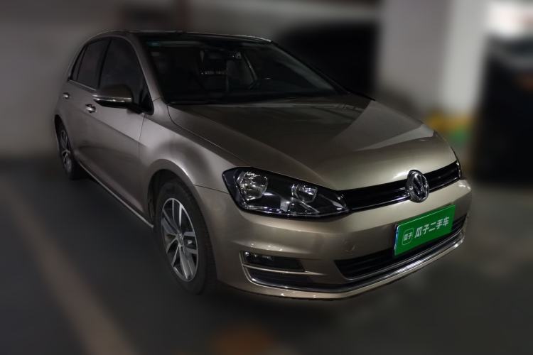 Used Volkswagen Golf 2015 1.4TSI Automatic Luxury Model Front Right 45 Deg