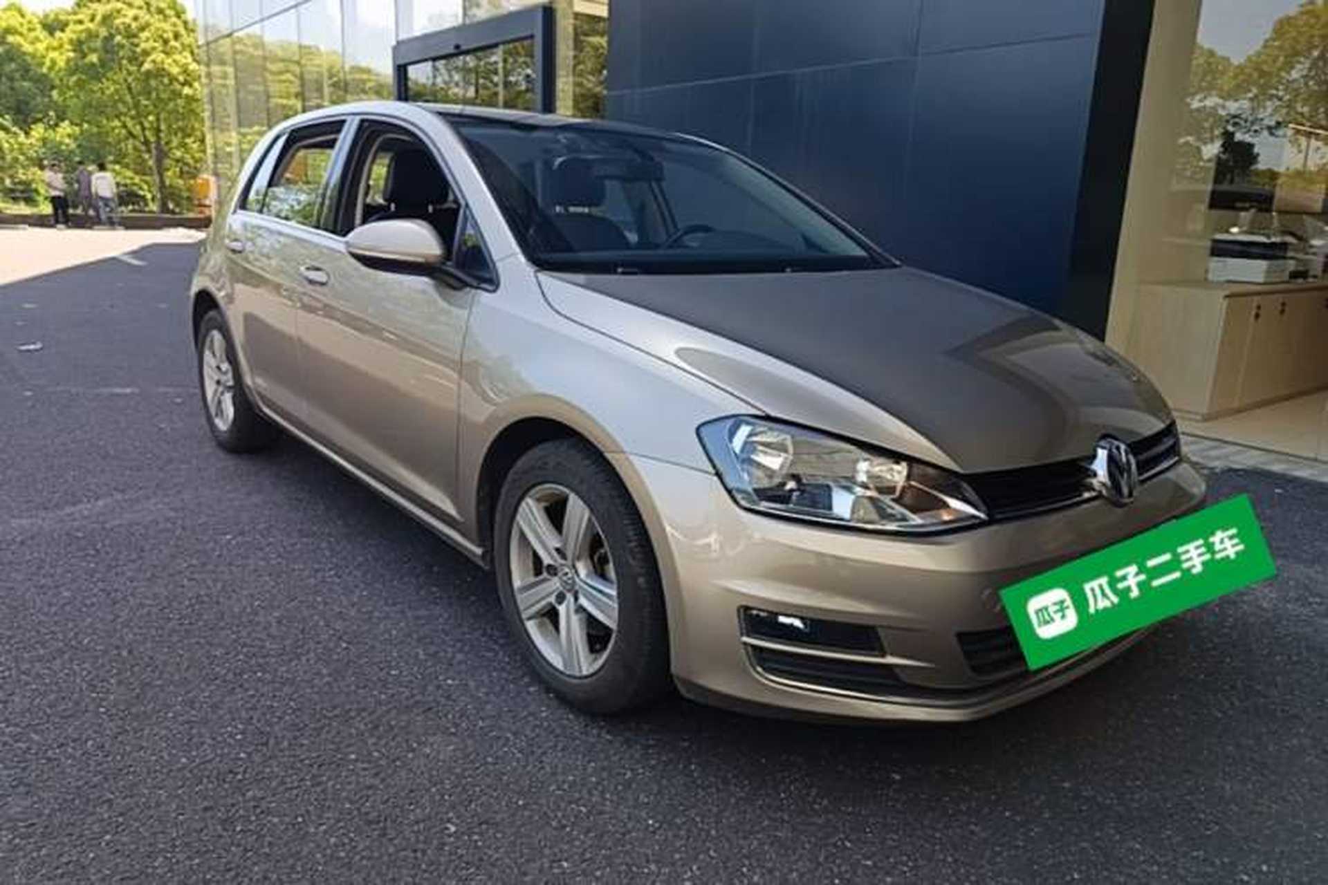Used Volkswagen Golf 2015 1.4TSI Automatic Luxury Model Front Right 45 Deg