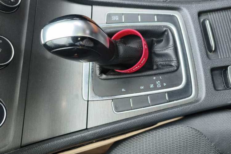Used Volkswagen Golf 2015 1.6L Automatic Comfort Model Gear Lever