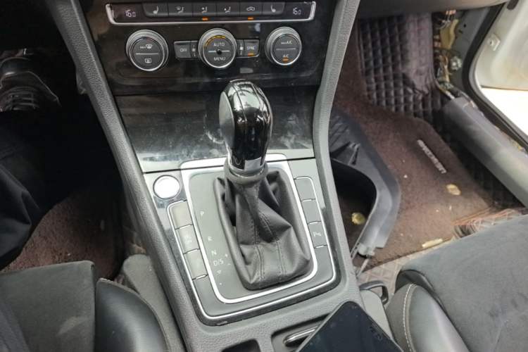 Used Volkswagen Golf 2015 1.4TSI Automatic Flagship Model Gear Lever