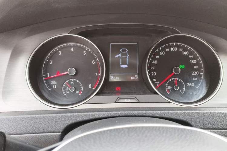 Used Volkswagen Golf 2015 1.6L Automatic Comfort Model Instrument Cluster