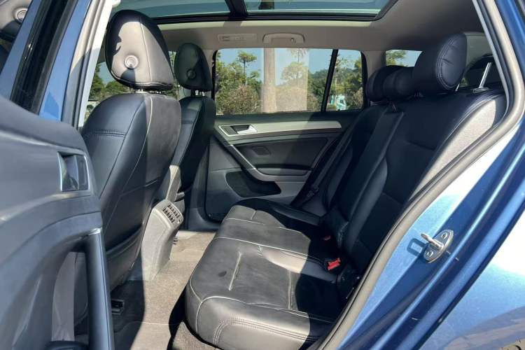Used Volkswagen Golf 2015 1.4TSI Comfort Travel Edition Interior 5