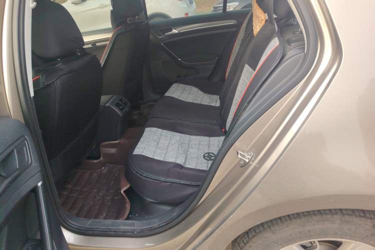 Used Volkswagen Golf 2015 1.6L Automatic Comfort Model Left Rear Seat