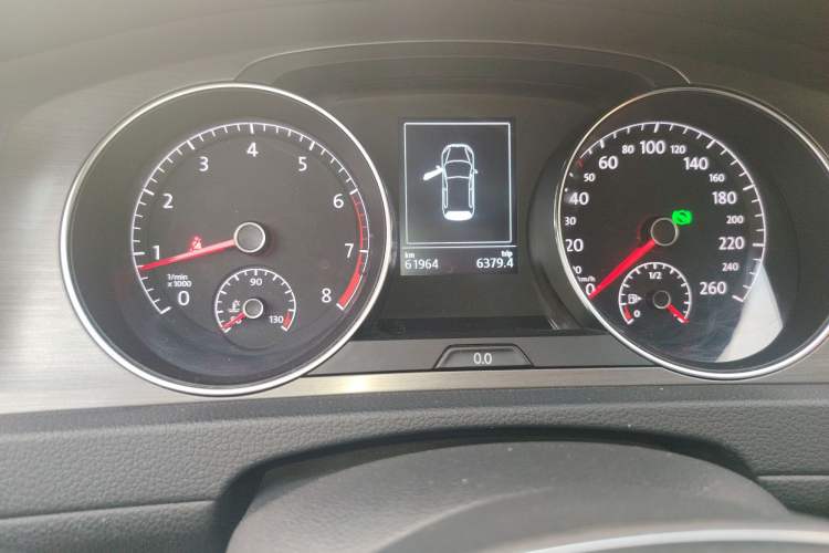 Used Volkswagen Golf 2015 1.6L Automatic Comfort Model Odometer Close Up